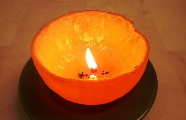 Ароматная свеча из апельсина