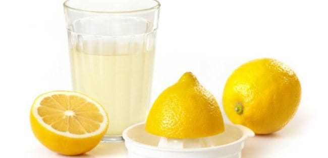 Лимонный сок поможет осветлить вещь