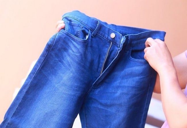 Перед отбеливанием постирайте джинсы