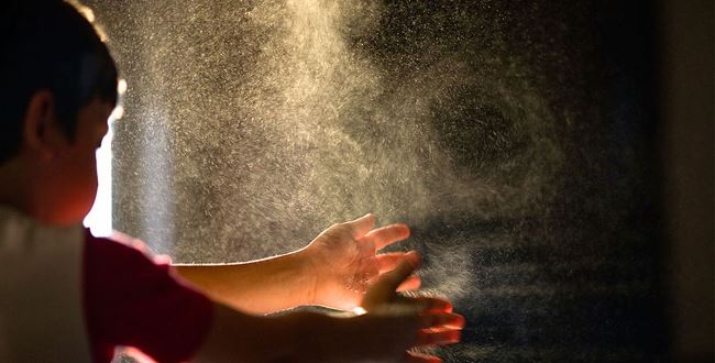 Пыль – это микрочастицы, свободно парящие в воздухе, и медленно оседающие на различные поверхности